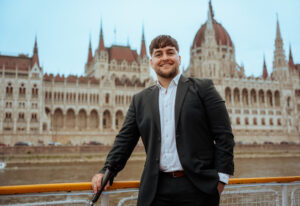 esküvői ceremóniamester